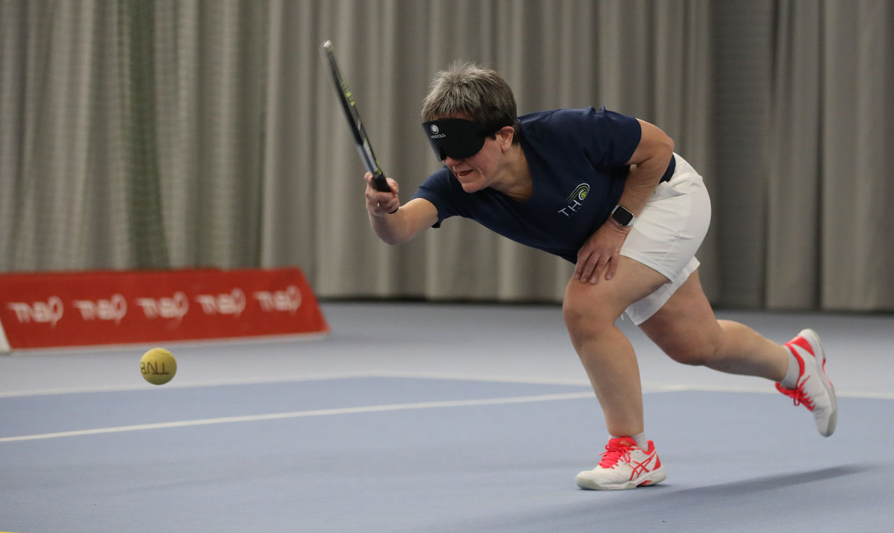 Kristin Linck spielt Blindentennis